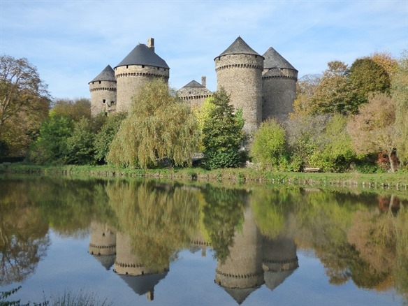 Lassay-les-Châteaux  -  11 km