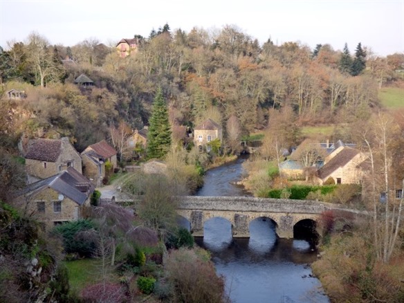 Saint-Cénéri-le-Gérei  -  35 km